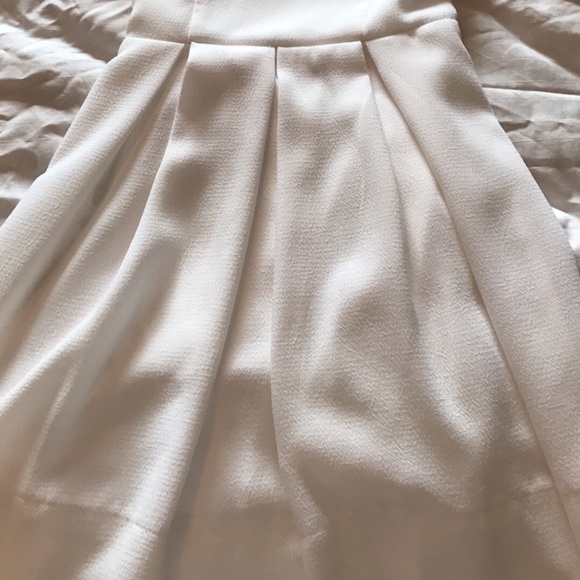 White dress, awesome back - Picture 3 of 3