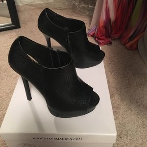Steve Madden Naydean Black Snake Booties
