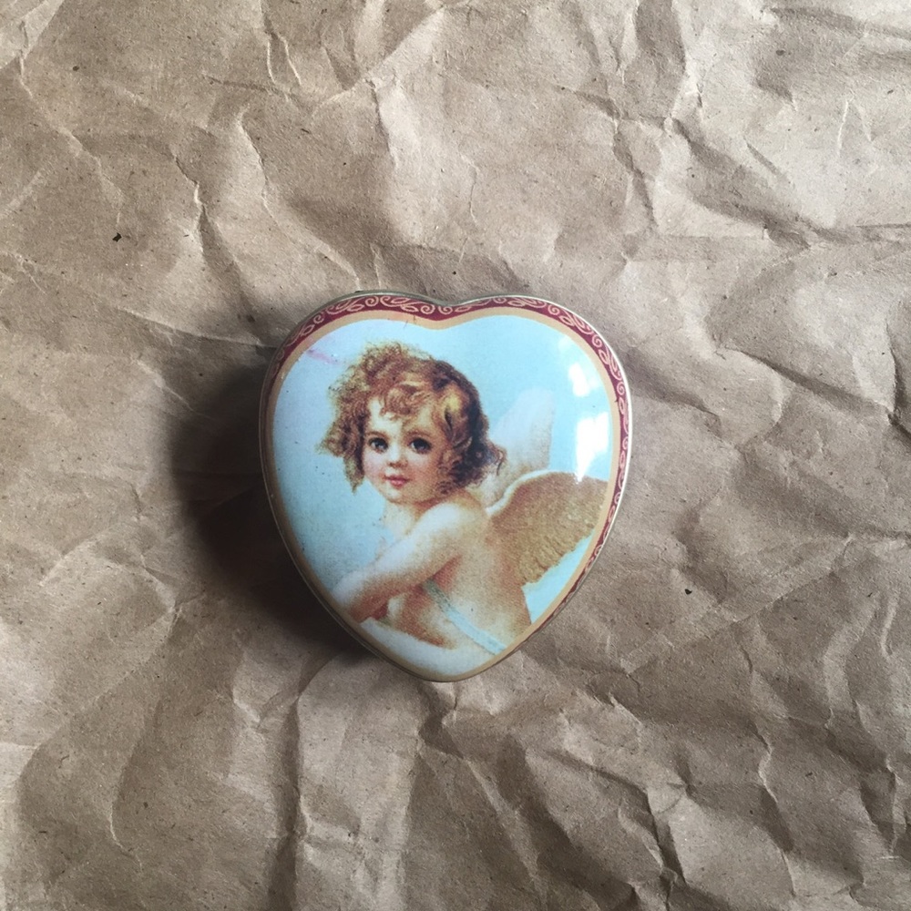 tiny vintage angel heart box