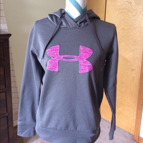 Under Armour Tops - Under Armour sweatshirt