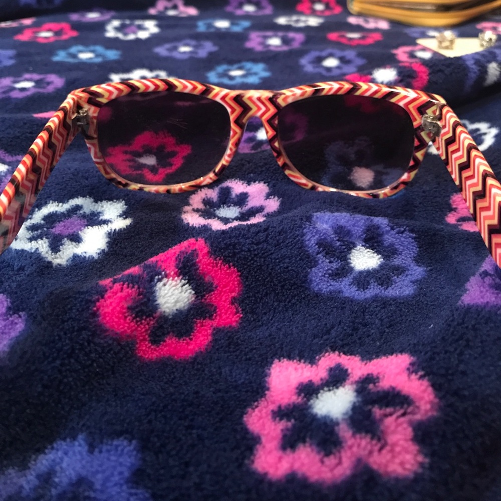 Sunglasses - Picture 2 of 3
