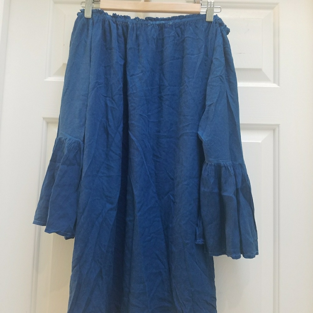 Brand new never worn long sleeve cold shoulder top