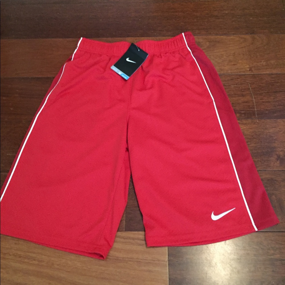 Nike Boys L NWT shorts dryfit red - Picture 1 of 4