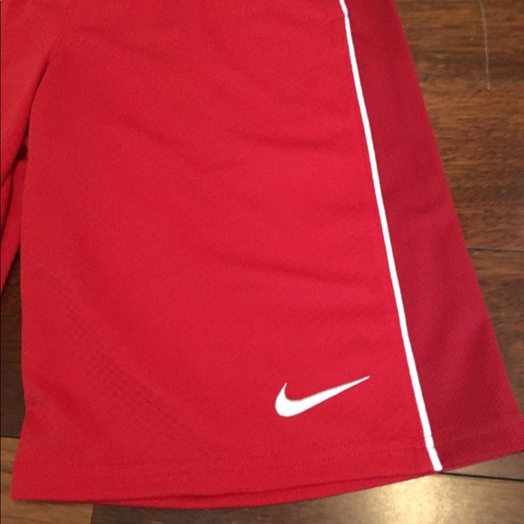 Nike Boys L NWT shorts dryfit red - Picture 2 of 4