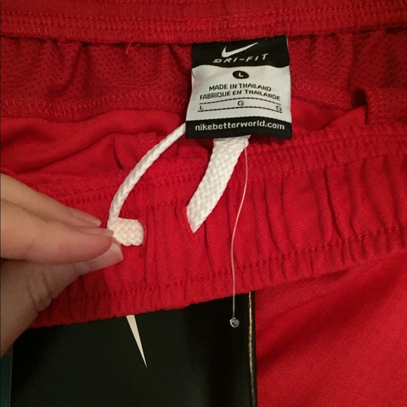 Nike Boys L NWT shorts dryfit red - Picture 3 of 4