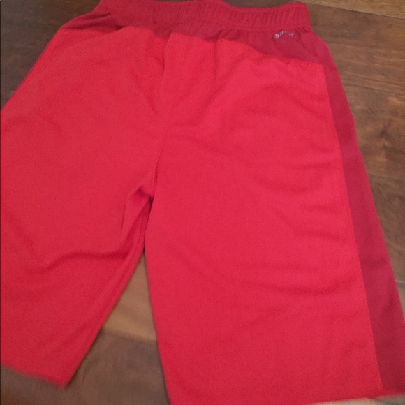Nike Boys L NWT shorts dryfit red - Picture 4 of 4