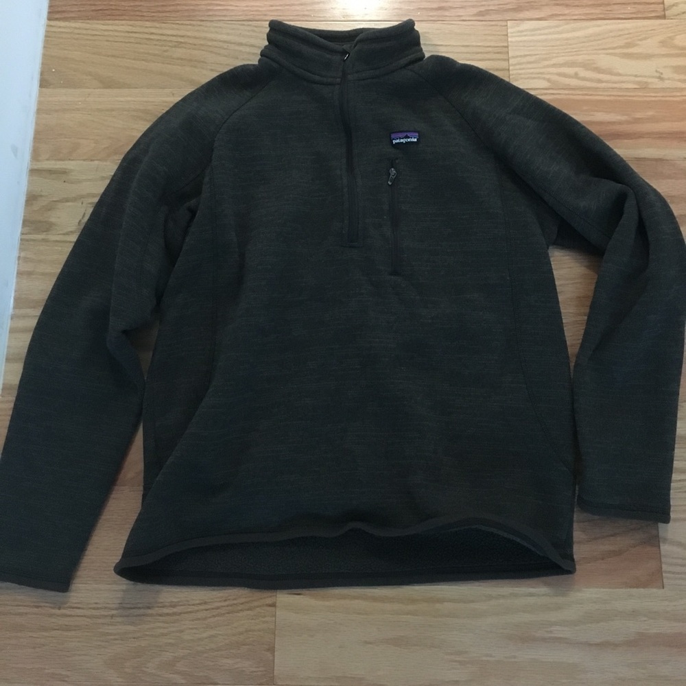 Dark gray Patagonia pullover