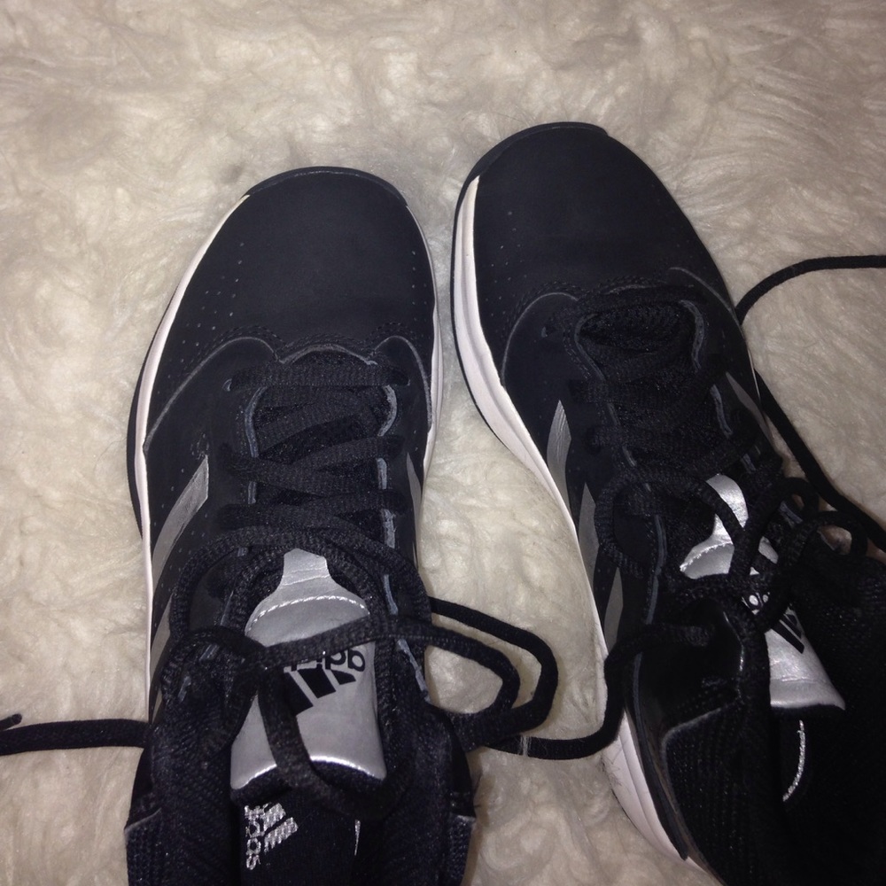 Basketball shoes
