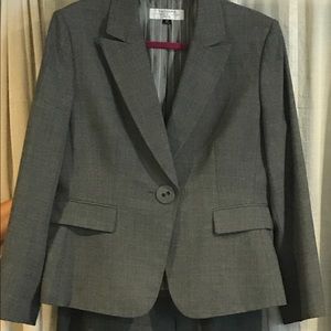 NWOT TAHARI PETITE WOMEN'S Business Suit