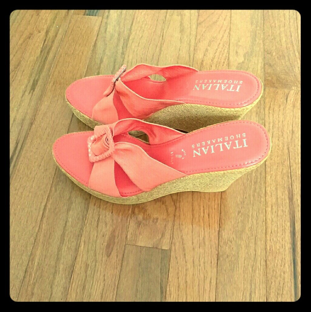 DSW wedge heel shoes