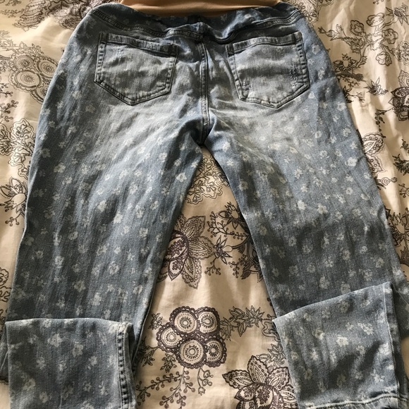 Motherhood Maternity Capris - Picture 2 of 3