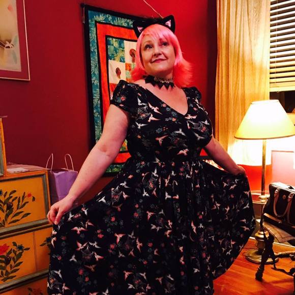 Hi, I’m Cara!  Thanks for visiting my closet! - Picture 3 of 8