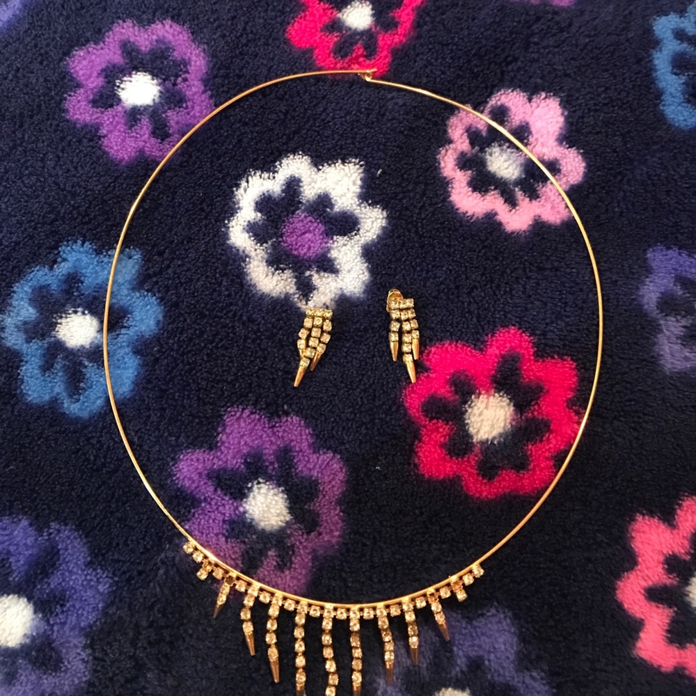Necklace and earring set
