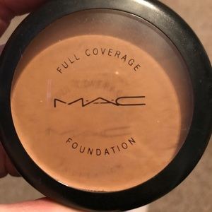 MAC Cosmetics full coverage foundation