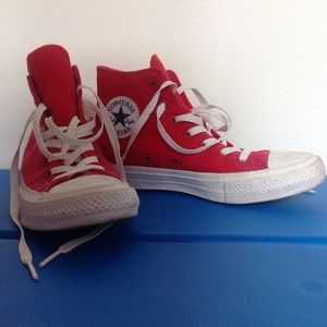 Red converse chuck II high tops like new