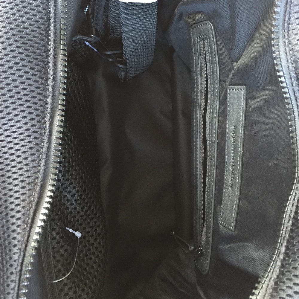 NWT BLACK LULULEMON FAST TRACK DUFFLE BAG MESH - Picture 8 of 8