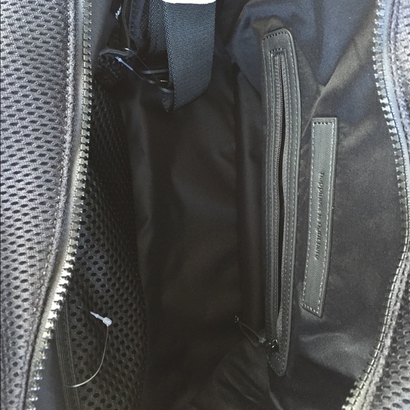 NWT BLACK LULULEMON FAST TRACK DUFFLE BAG MESH - Picture 8 of 8