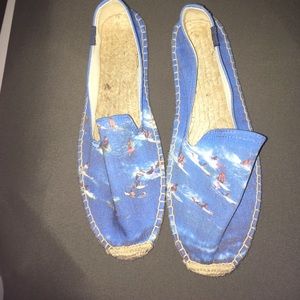 Denim w/surfers soludos size 9