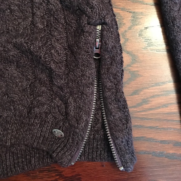 American Eagle Sweater - Picture 2 of 4