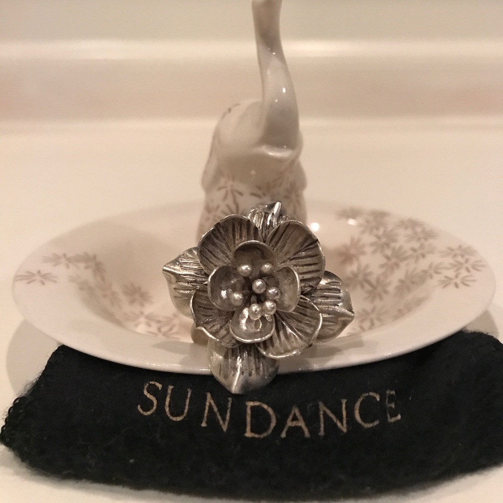 Women's sterling silver ring