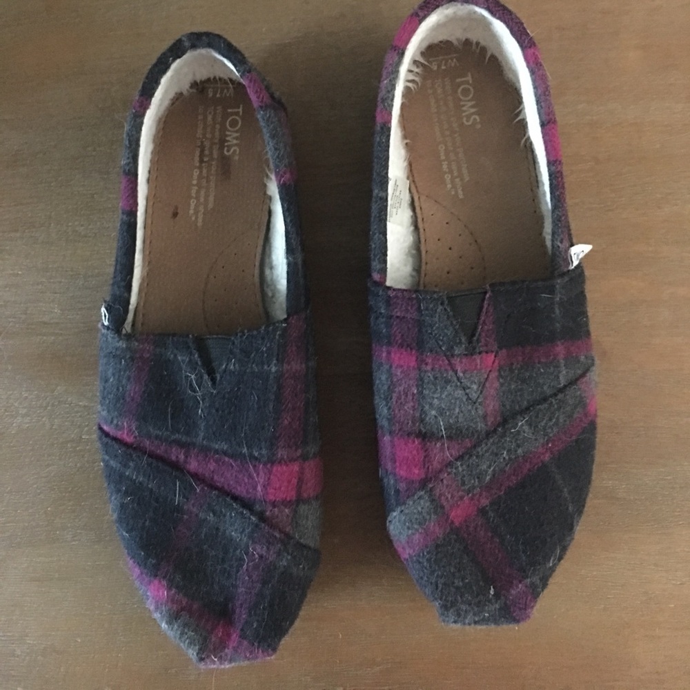 Toms slip on flats