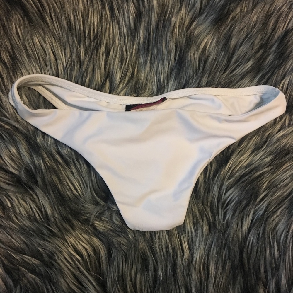Cheeky white bikini bottoms