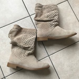 Super cute TOMS slouchy boots--Size 6!