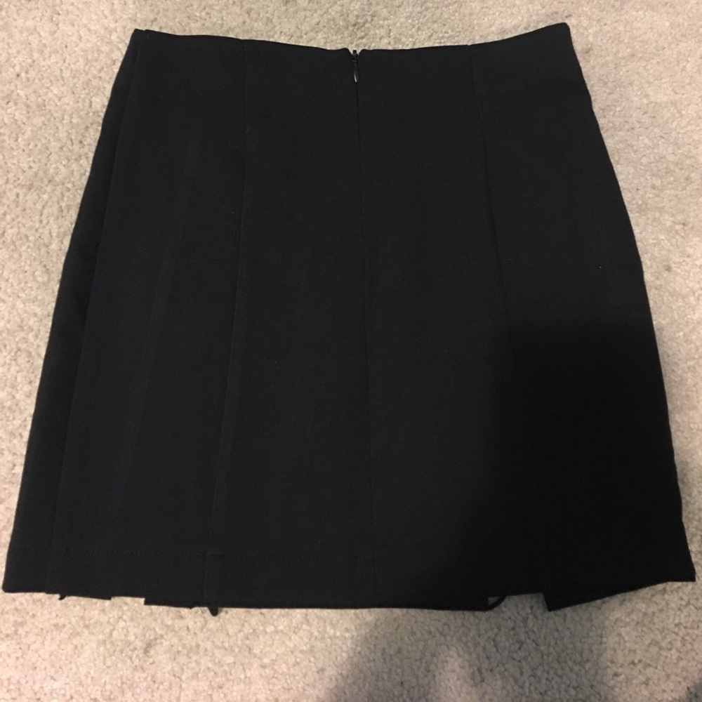 Lace up black skirt - Picture 2 of 8
