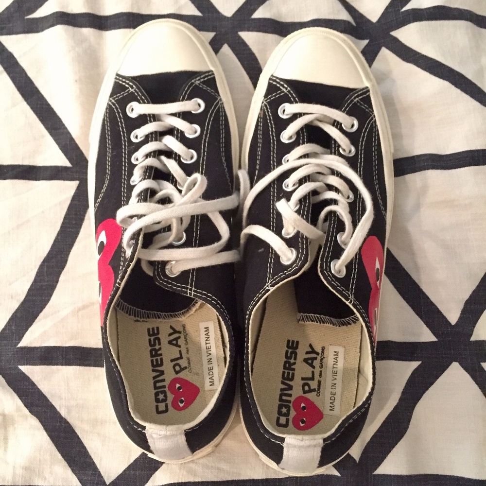 SOLD❤️ Play Converse low tops black