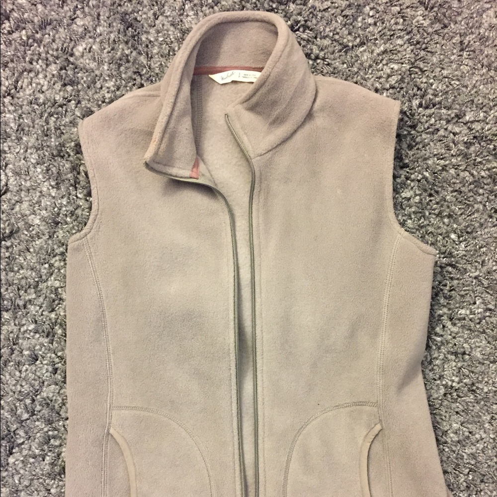 Light gray Woolrich Fleece vest (New condition)
