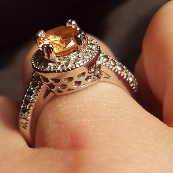 Citrine Colored Stone ring - Picture 3 of 5