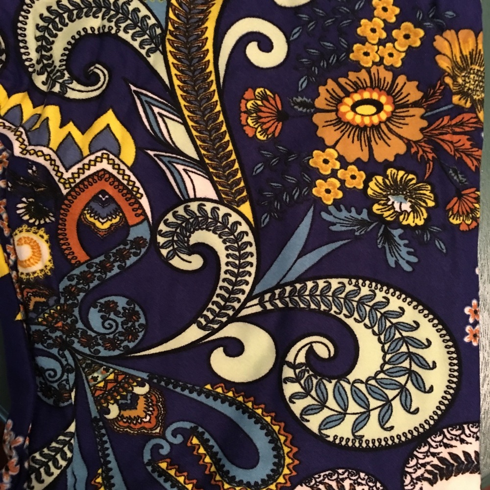 🌈PAISLEY PRINT LEGGINGS🌈 - Picture 2 of 3