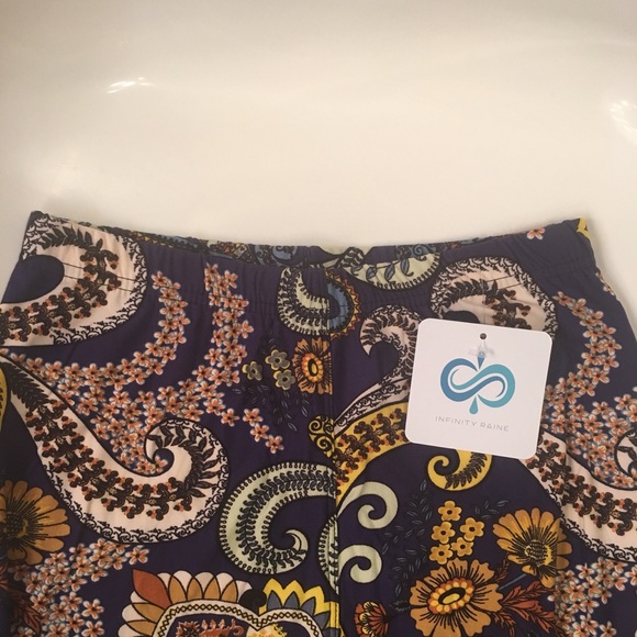 🌈PAISLEY PRINT LEGGINGS🌈 - Picture 3 of 3