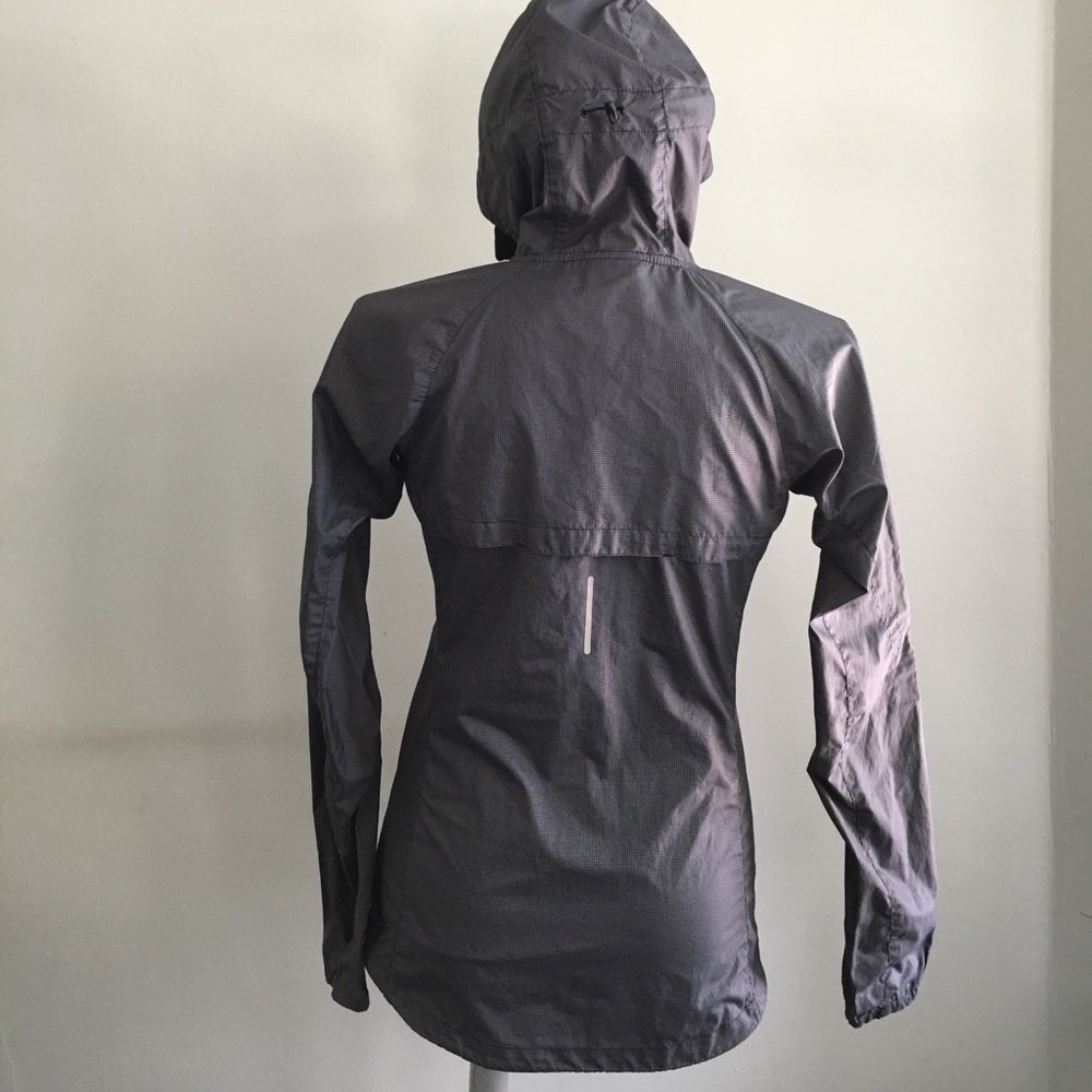 Nike lightweight Jacket - Picture 2 of 5