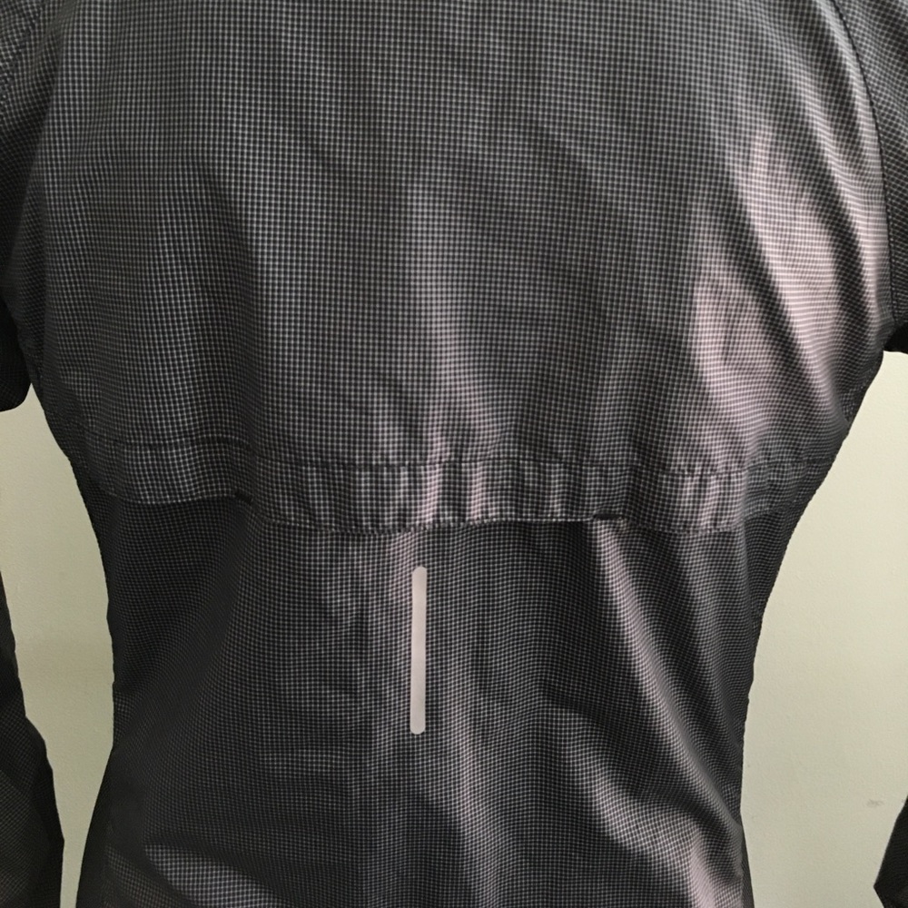 Nike lightweight Jacket - Picture 3 of 5