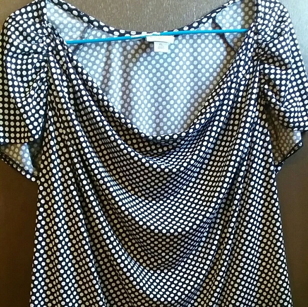 Black /white beautiful blouse!