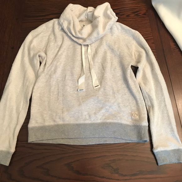 American Eagle Grey Cozy Cute Sweatshirt - Picture 1 of 4