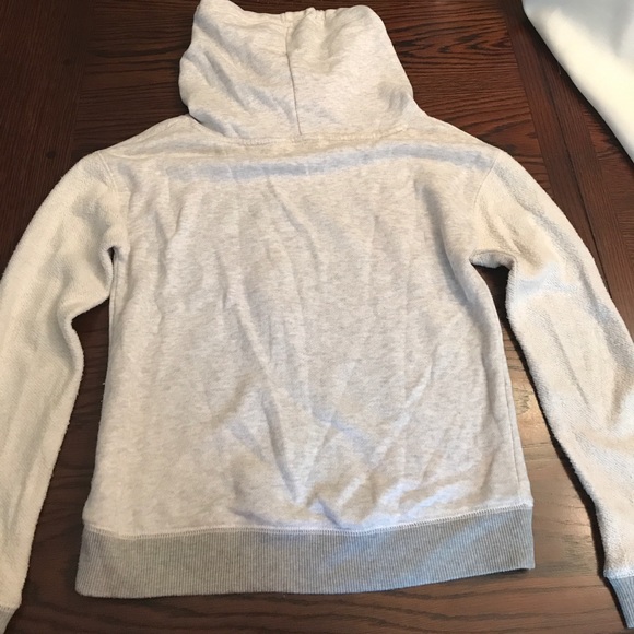American Eagle Grey Cozy Cute Sweatshirt - Picture 4 of 4
