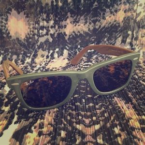 Wayfarer Ray-Ban Sunglasses