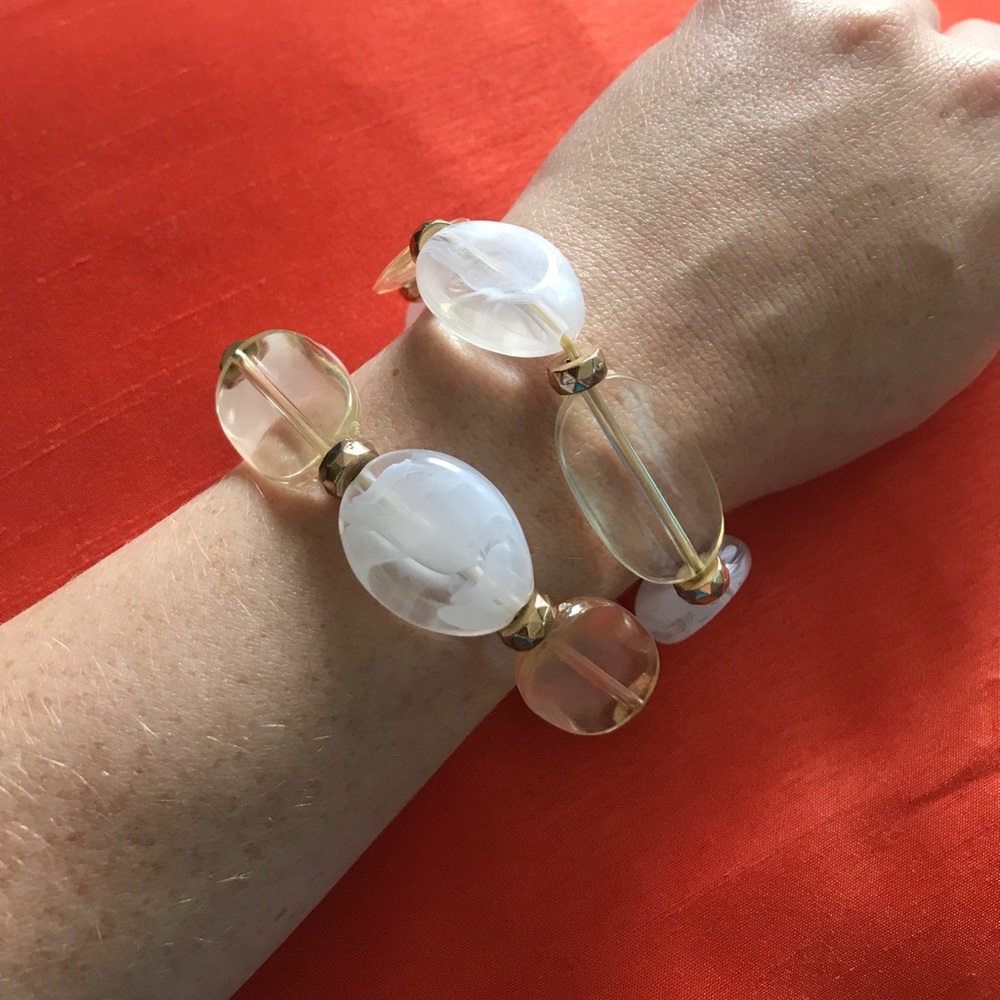 Set of two elastic bead bracelets.