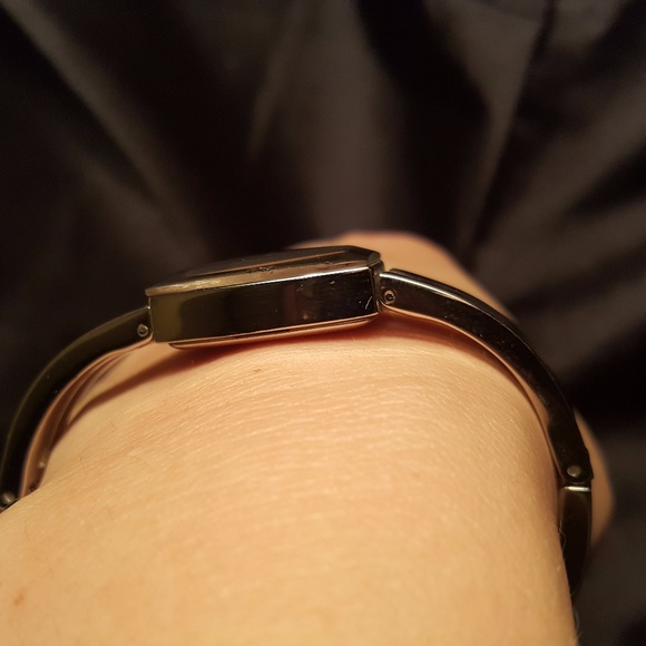 Sleek Black and Silver bracelet style watch - Picture 5 of 5