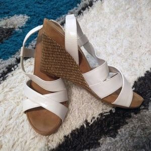 🎉HP!🎉 Aerology by Aerosoles Platform Sandals