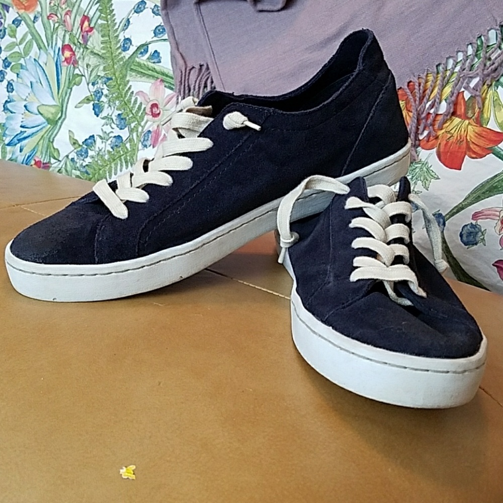 Dolce Vita navy suede tennis shoes