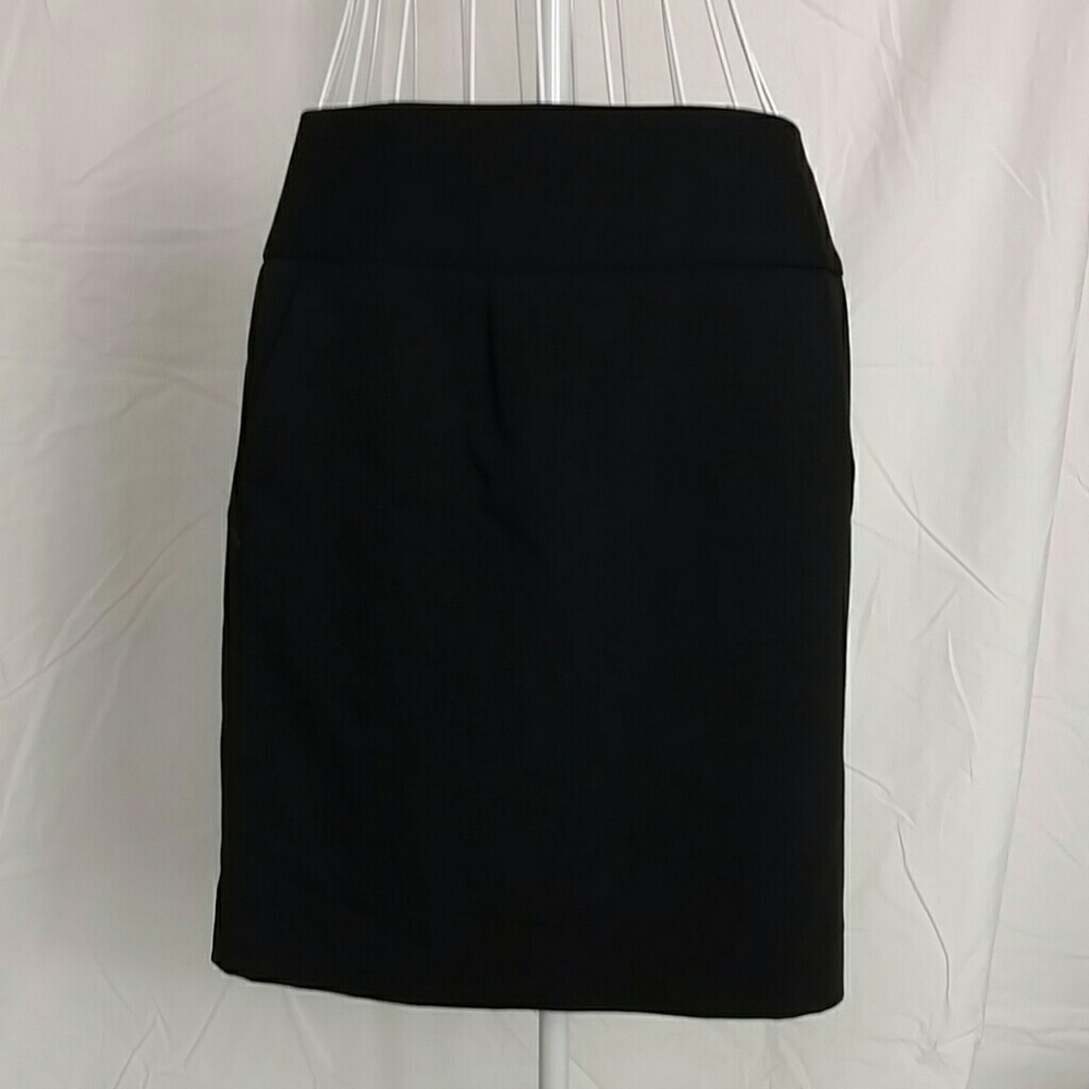 Black midi skirt, versatile and classic 4P
