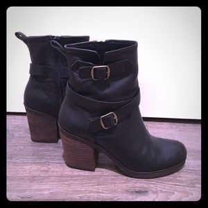 Lucky black ankle boots