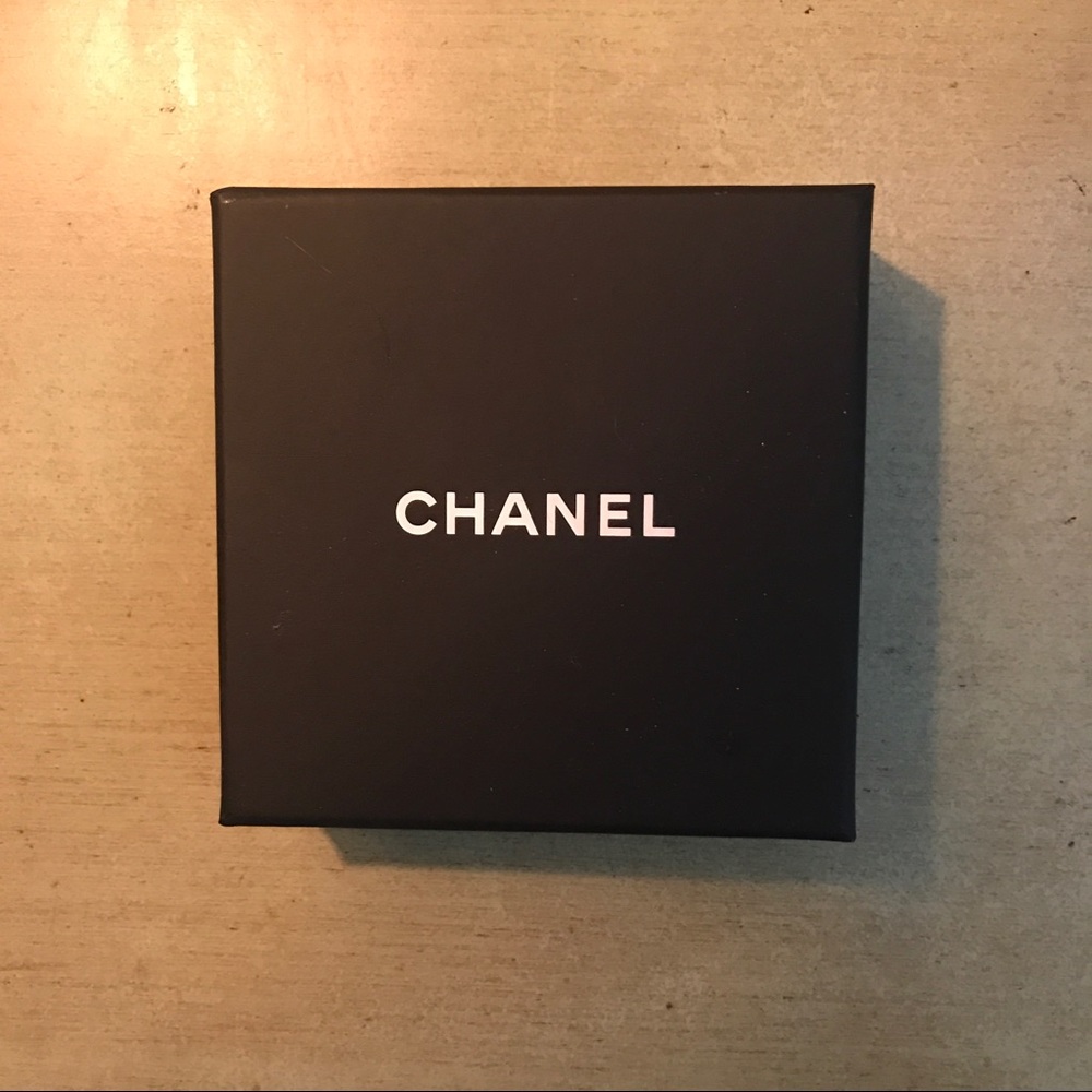 CHANEL limited edition cat brooch - Picture 3 of 6