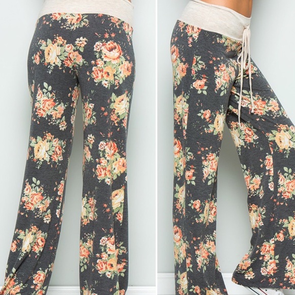 Last 1! Medium Floral lounge pants - Picture 2 of 4