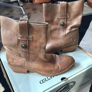 Frye Carson Boots size 8