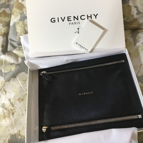 SOLD 🅿️🅿️ Authentic Givenchy Double Zip Pandora - Picture 1 of 3