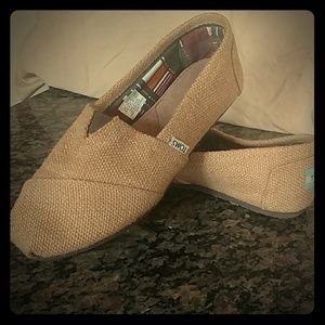 Toms